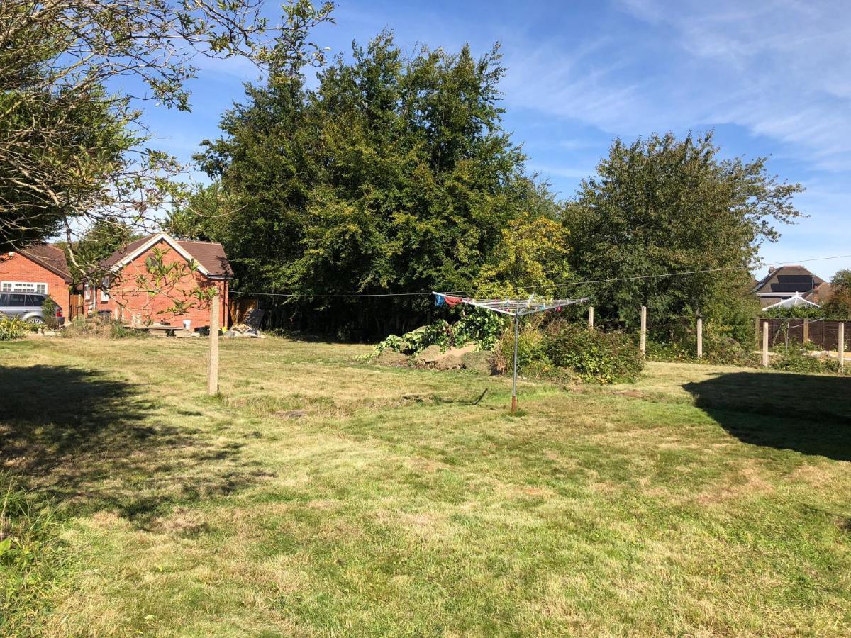 Amazing Quiet Garden House Near London Luton Airport Apartment Exterior photo