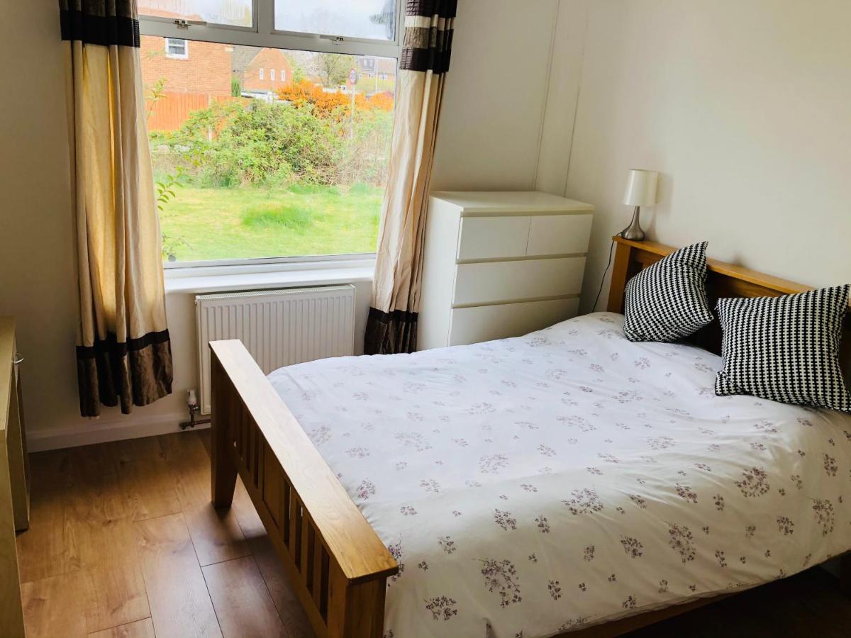 Amazing Quiet Garden House Near London Luton Airport Apartment Exterior photo