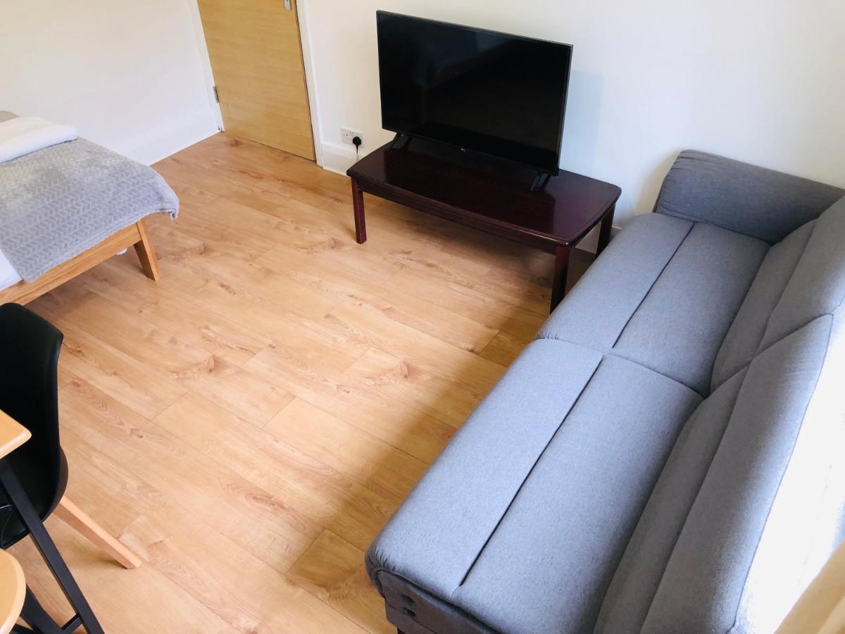 Amazing Quiet Garden House Near London Luton Airport Apartment Exterior photo