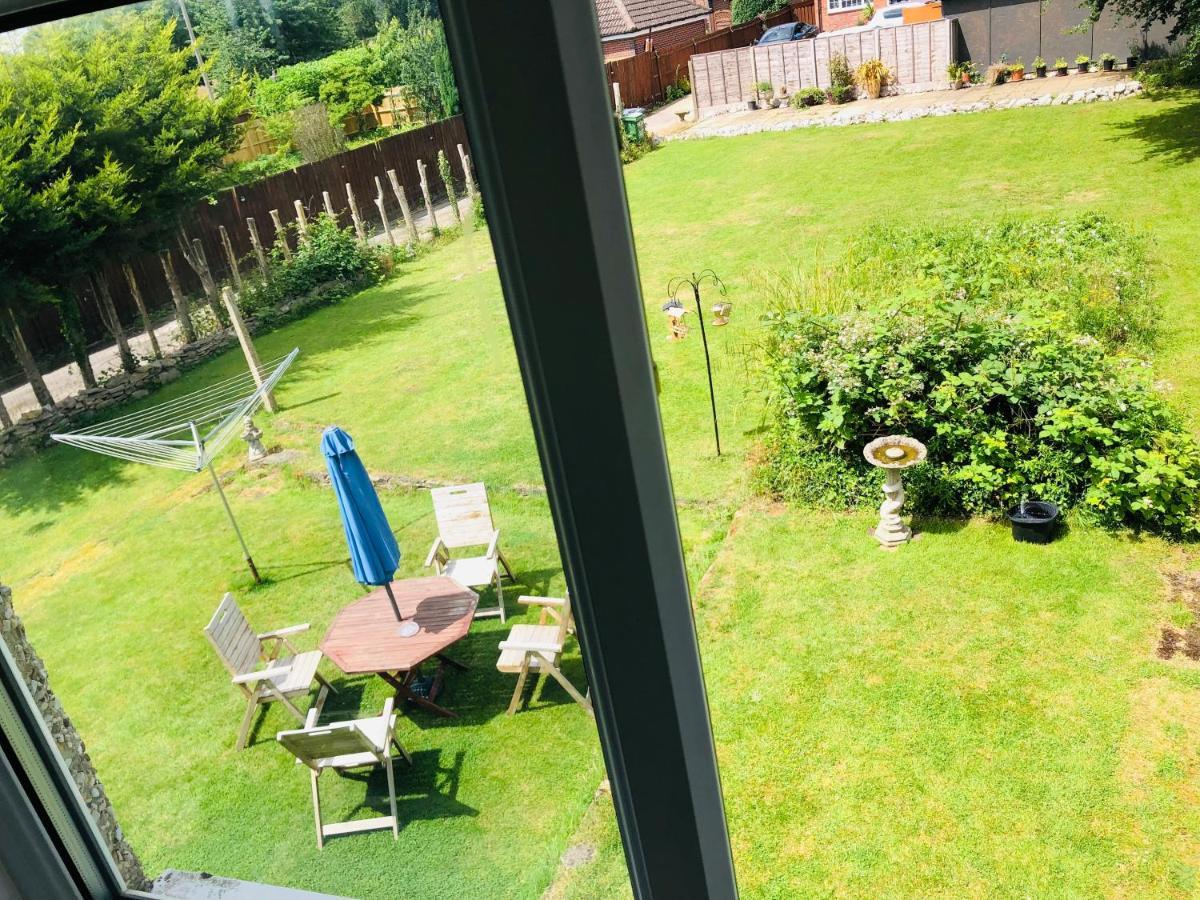Amazing Quiet Garden House Near London Luton Airport Apartment Exterior photo