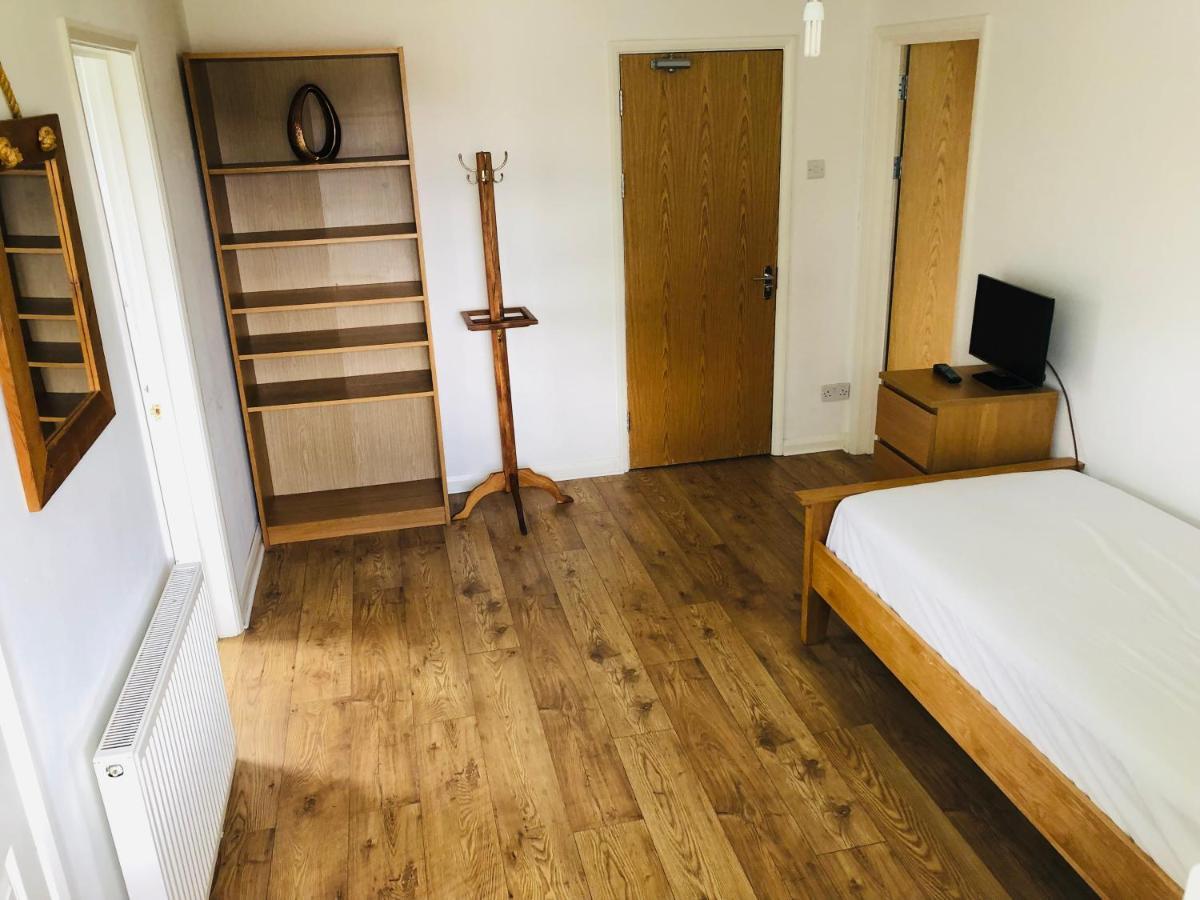 Amazing Quiet Garden House Near London Luton Airport Apartment Exterior photo