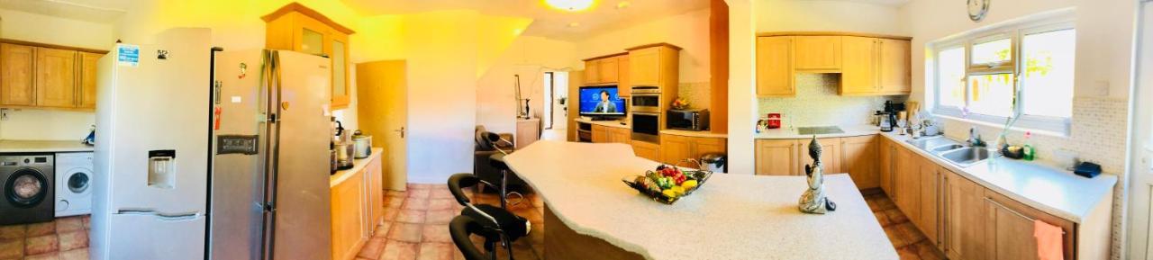 Amazing Quiet Garden House Near London Luton Airport Apartment Exterior photo