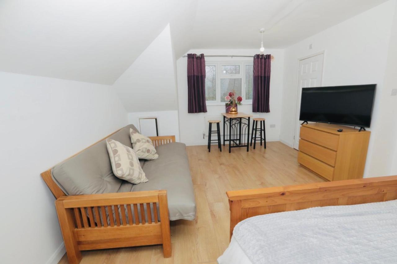 Amazing Quiet Garden House Near London Luton Airport Apartment Exterior photo